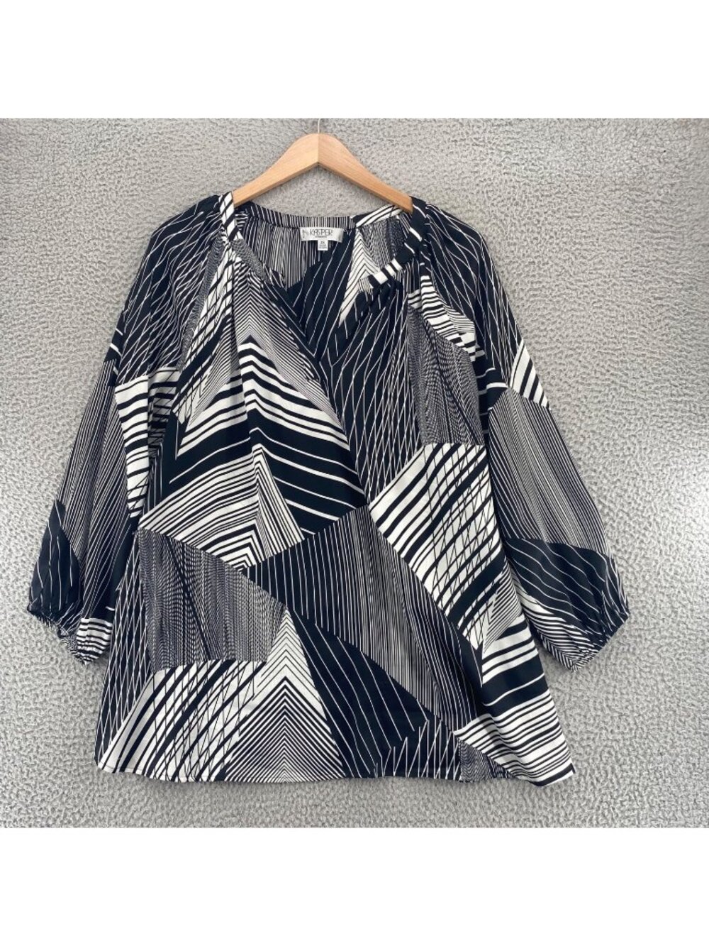 Kasper Top Womens 2X Black Geometric Stripes Split V Neck Raglan Balloon Sleeve*